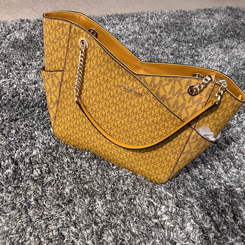 Michael Kors Jet set travel bag large.
